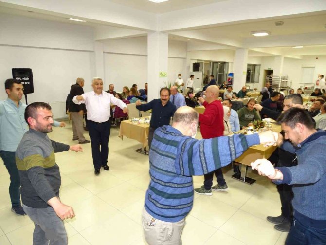 Hisarcık Belediyesi’nden Öğretmenlere Yemek