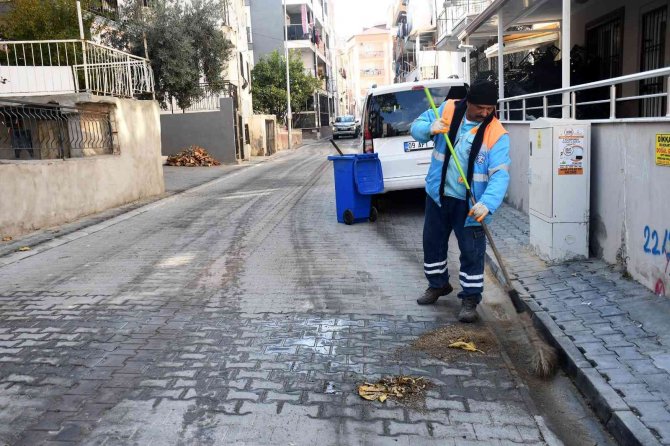 Kuşadası İ̇kiçeşmelik Mahallesi’nde Temizlik Çalışması Gerçekleştirdi