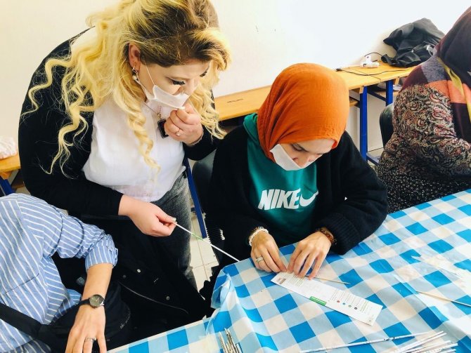 İ̇vrindi’de Maharetli Eller’de Üretim Devam Ediyor