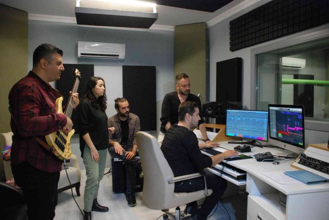 Müzik Öğretmenlerinden 24 Kasım İçin Pop Şarkı