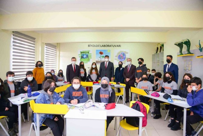 Kahramankazan Belediyesi Okul Ve Öğrencilere Destek Olmaya Devam Ediyor