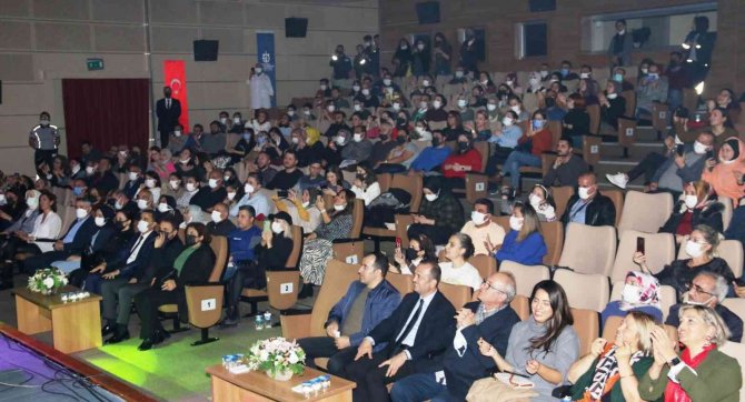 Ünlü Şarkıcı Kubat, Öğretmenler İçin Söyledi
