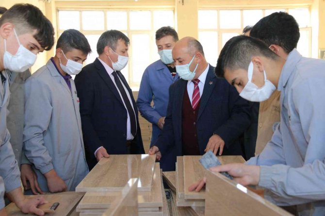 Kütahya’da 86 Okulun Kütüphaneleri Meslek Liseleri Tarafından Yapılacak