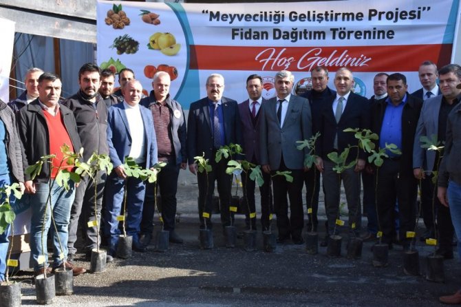 Manisalı Üreticilere İki Kurumdan Fidan Desteği