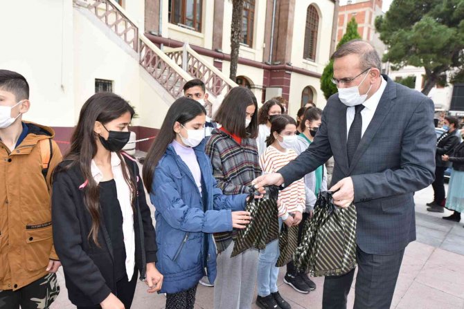 Vali Karadeniz, ‘Şehrim Benim Evim Projesi’ Öğrencileriyle Buluştu