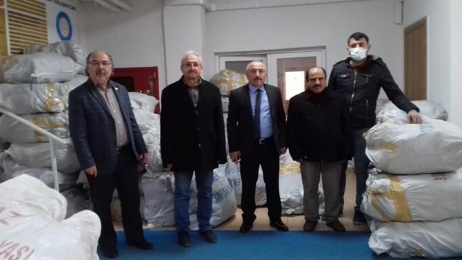 Sungurlu’da İhtiyaç Sahibi Öğrencilere Giysi Yardımı