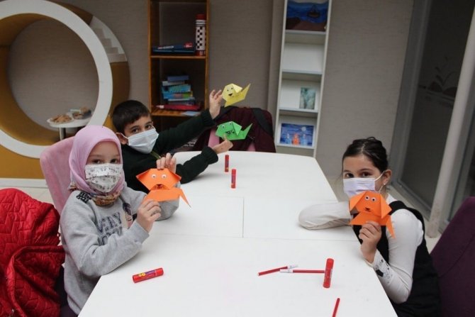 Minik Kitapseverler Kütüphanede Origami Sanatını Öğrendi
