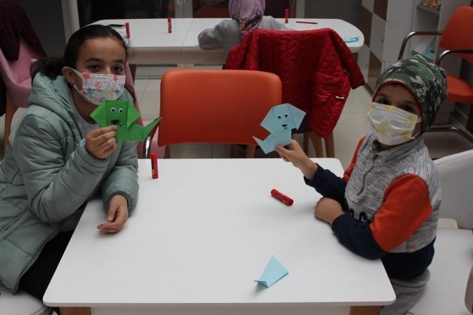 Minik Kitapseverler Kütüphanede Origami Sanatını Öğrendi