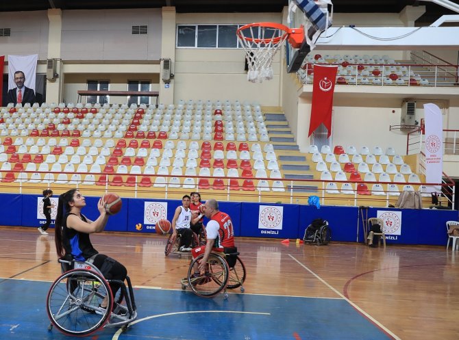 Basketbolda Denizlili Sporcuya Milli Davet