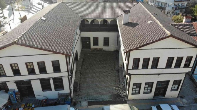 ’Sakin Şehrin’ Hacı Atıf Hanı, 200 Yıldır Tarihe Tanıklık Ediyor
