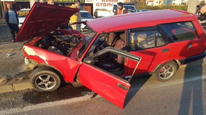 Direğe Çarpan Araç Hurdaya Döndü: 1 Yaralı