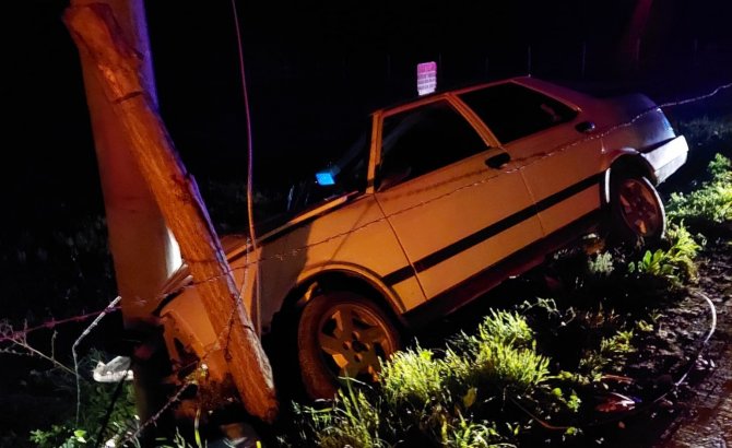 Otomobil Elektrik Direğine Çarptı: 1 Yaralı