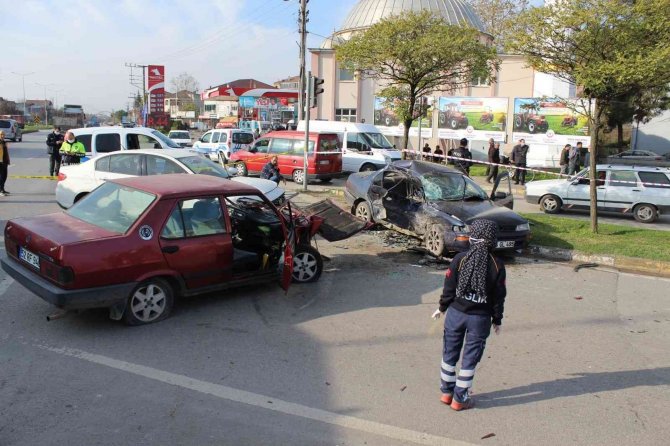 Samsun’da 3 Otomobil Birbirine Girdi: 1 Ölü, 3 Yaralı