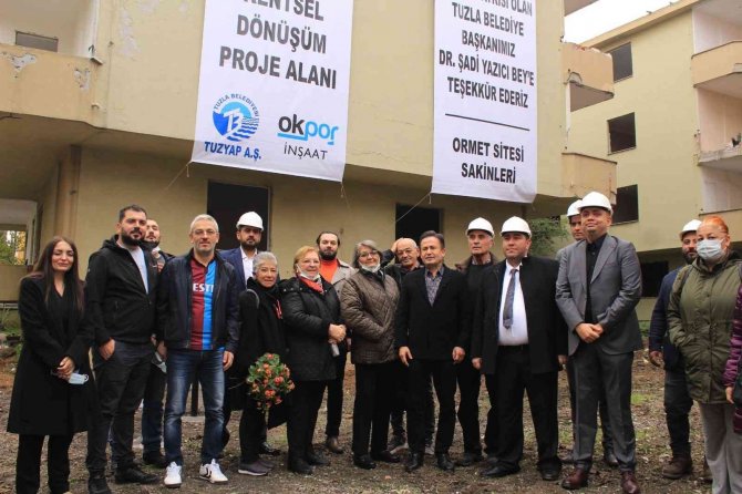 Tuzla’da Deprem Riski Taşıyan 63 Daireli Site Yıkıldı