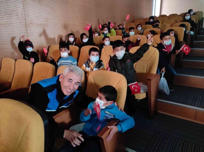 Van Polisi Öğrencileri Sinemayla Tanıştırdı