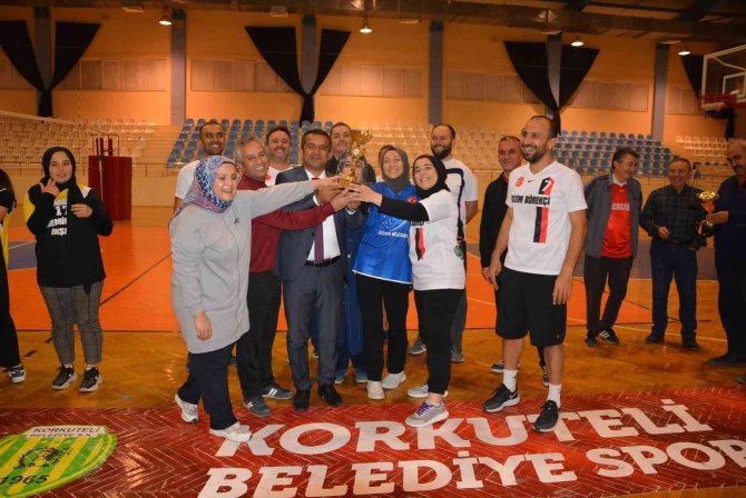 Korkuteli’nde Düzenlenen Voleybol Turnuvasının Şampiyon Okulu Belli Oldu