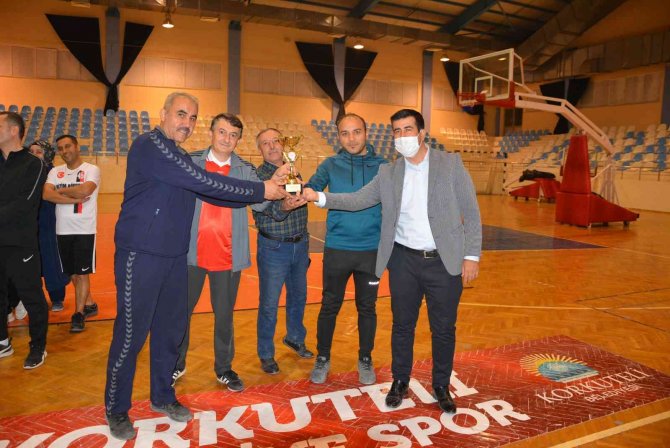 Korkuteli’nde Düzenlenen Voleybol Turnuvasının Şampiyon Okulu Belli Oldu