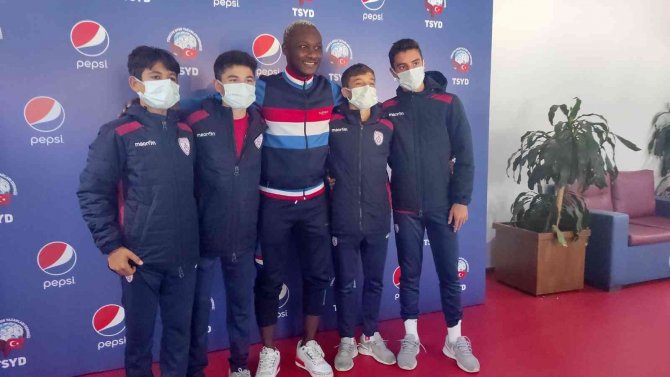 Futbolun Efsaneleri Selçuk’ta Buluştu