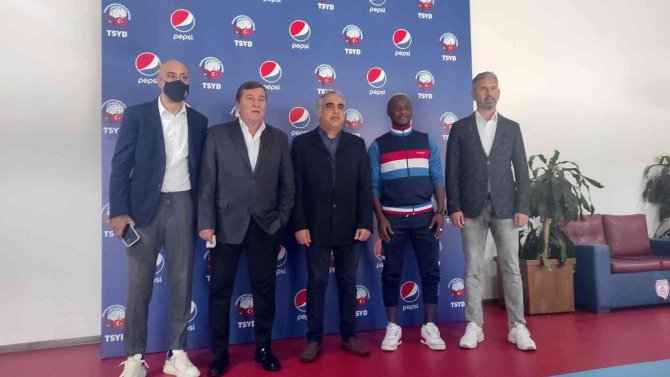 Futbolun Efsaneleri Selçuk’ta Buluştu