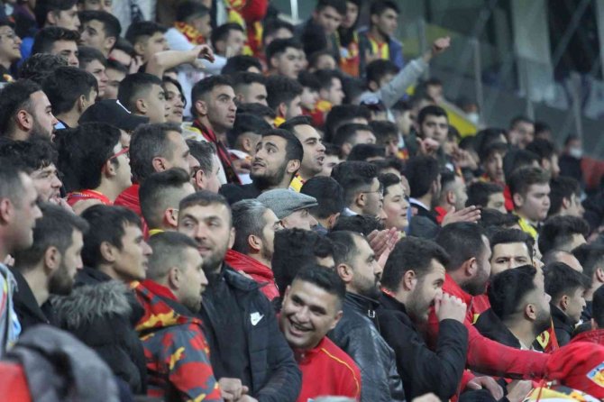 Kayserispor-göztepe Maçını 3 Bin 560 Taraftar İzledi