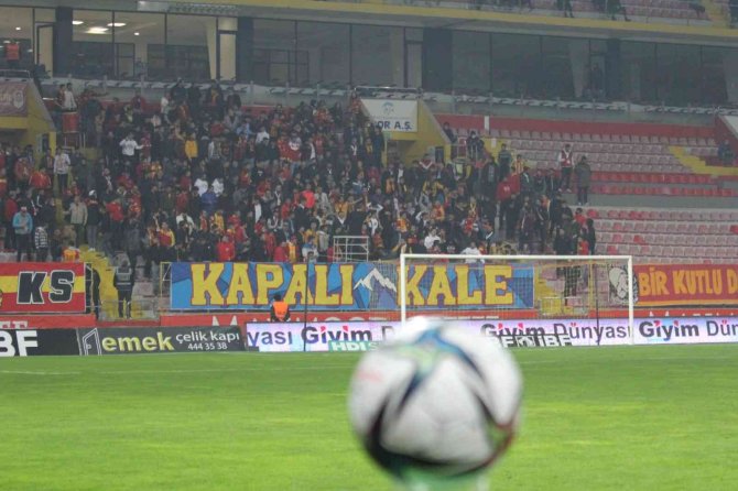 Kayserispor-göztepe Maçını 3 Bin 560 Taraftar İzledi