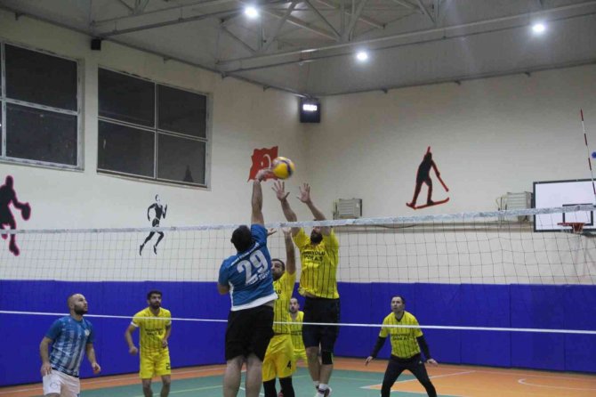 Ağrı’da Öğretmenler Arası Voleybol İle Masa Tenisi Turnuvaları Tamamlandı