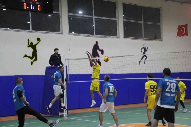 Ağrı’da Öğretmenler Arası Voleybol İle Masa Tenisi Turnuvaları Tamamlandı