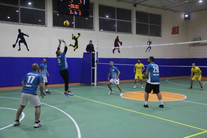 Ağrı’da Öğretmenler Arası Voleybol İle Masa Tenisi Turnuvaları Tamamlandı