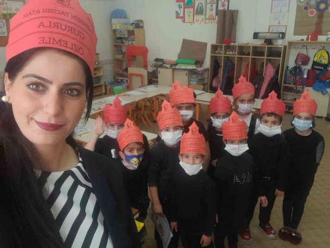 Ağrı’nın “Çalıkuşu” Özlem Öğretmeni Fedakarlıkla Görevini Yapıyor