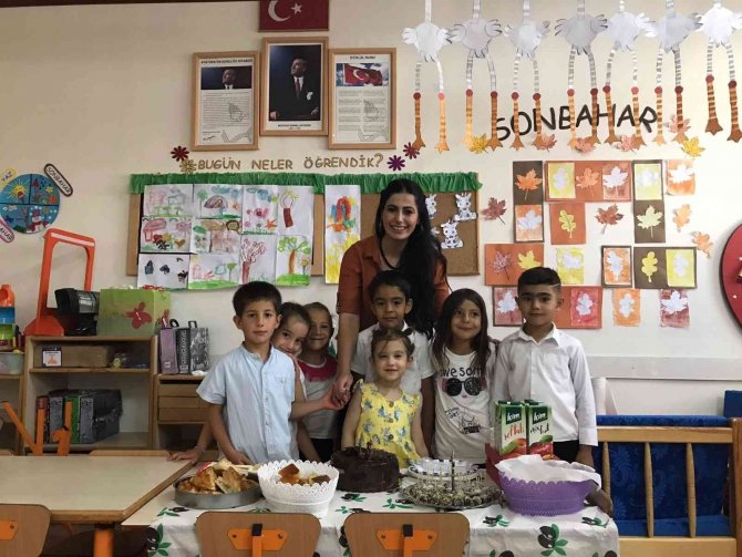 Ağrı’nın “Çalıkuşu” Özlem Öğretmeni Fedakarlıkla Görevini Yapıyor