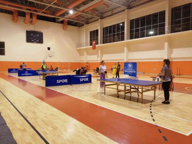 Akçakoca’da 24 Kasım Masa Tenisi Turnuvası Yapıldı