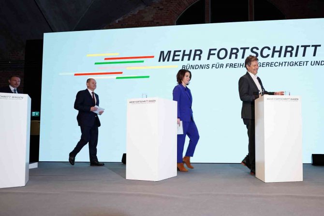 Almanya’da Trafik Lambası Koalisyonu Protokol Metni Açıklandı