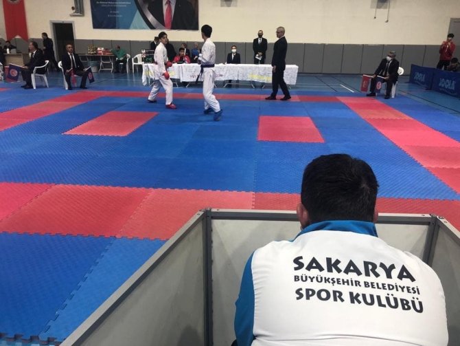 Karate Turnuvasına Sakaryalı Sporcular Damga Vurdu
