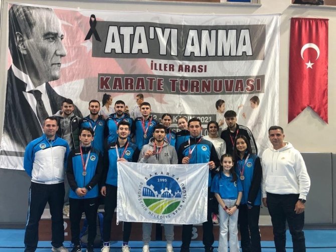 Karate Turnuvasına Sakaryalı Sporcular Damga Vurdu