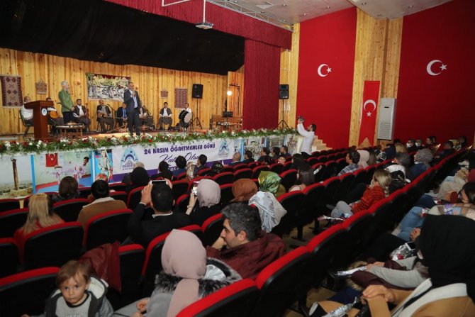 Şanlıurfa’da Öğretmenler Günü Kutlandı