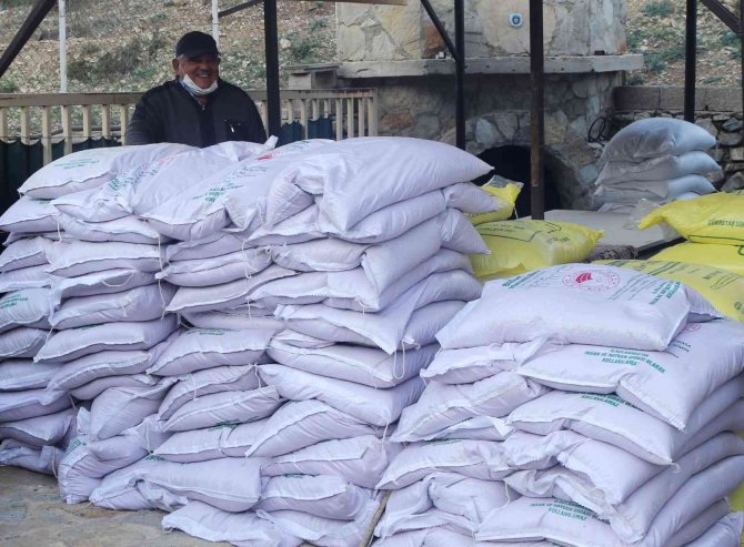 İ̇bradılı Üreticilere 3 Ton Hibe Buğday Tohumu Teslim Edildi