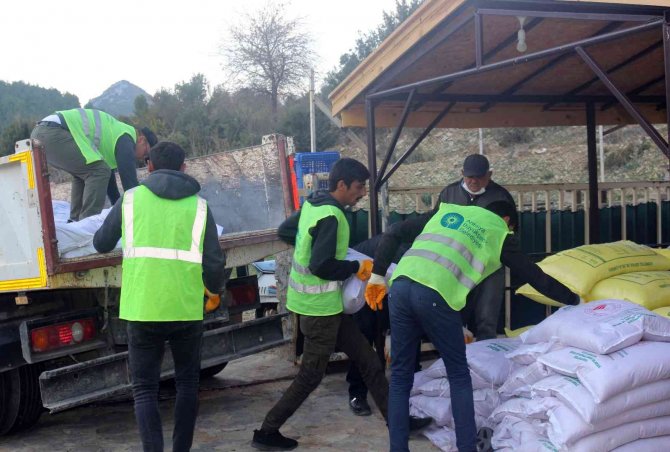 İ̇bradılı Üreticilere 3 Ton Hibe Buğday Tohumu Teslim Edildi