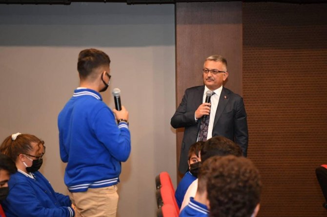 Vali Yazıcı, 110 Öğrenci İle Birlikte Kitap Okudu