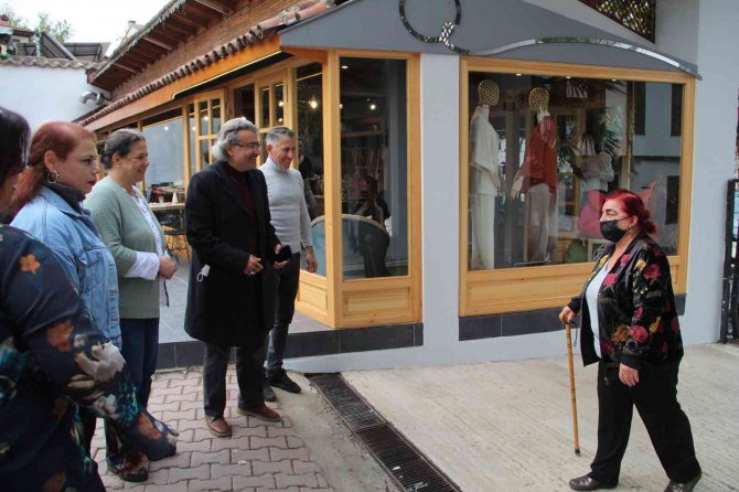 45 Yıl Sonra Öğretmenleriyle Bir Araya Geldiler