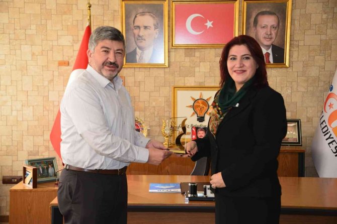 Akçadurak’a ’Yılın Belediye Başkanı’ Ödülü