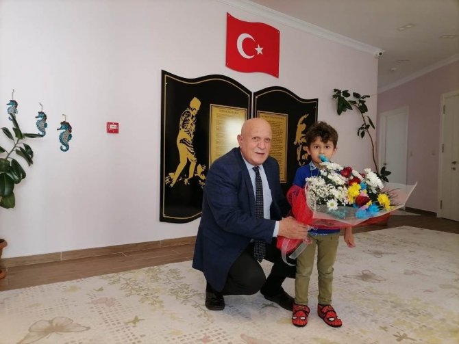 Başkan Pekmezci, Öğretmenleri Unutmadı