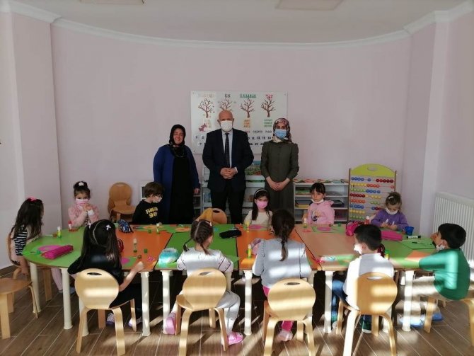 Başkan Pekmezci, Öğretmenleri Unutmadı