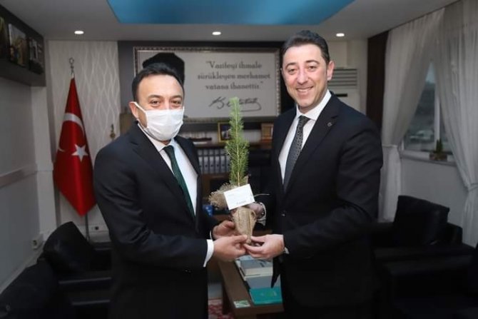 Bandırma Belediye Başkanı Tolga Tosun’dan Öğretmenler Günü Ziyaretleri.