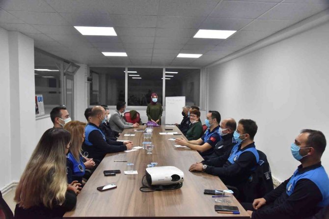 Bilecik’te Zabıtalara Verilen ’Diksiyon’ Ve ’Güzel Konuşma’ Kursu Renkli Görüntülere Sahne Oldu