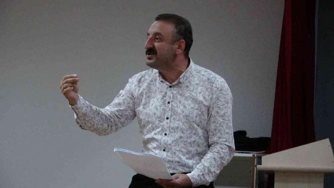 Gündüz Öğretmen, Gece Yönetmen