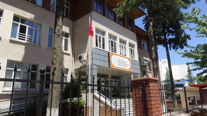 Şehit Öğretmen Şenay Aybüke Yalçın’ın İsmi Okuduğu Okulda Yaşatılmaya Devam Ediyor