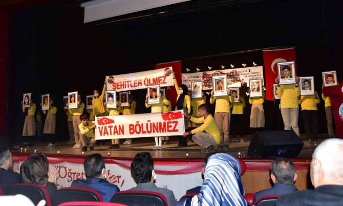 Ahlat’ta 24 Kasım Öğretmenler Günü Kutlandı