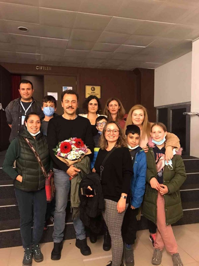 Tiyatro Perdeleri “ Profesyonel” İle Yeniden Açıldı