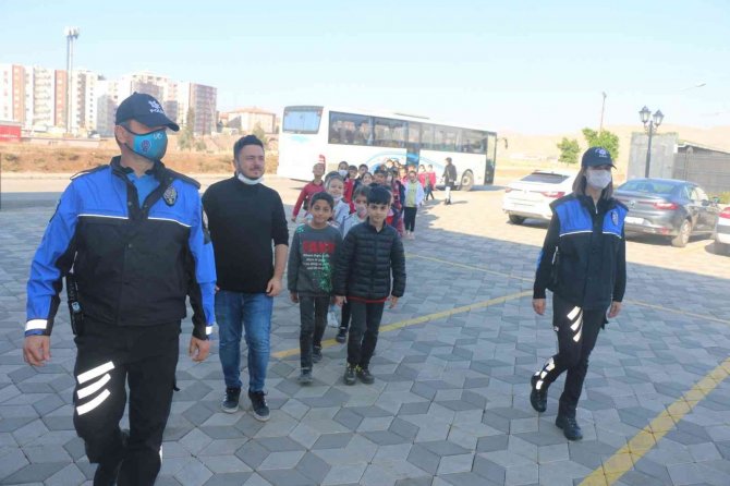 Cizre’de Öğrencilere Yönelik Ücretsiz Sinema Günleri Devam Ediyor