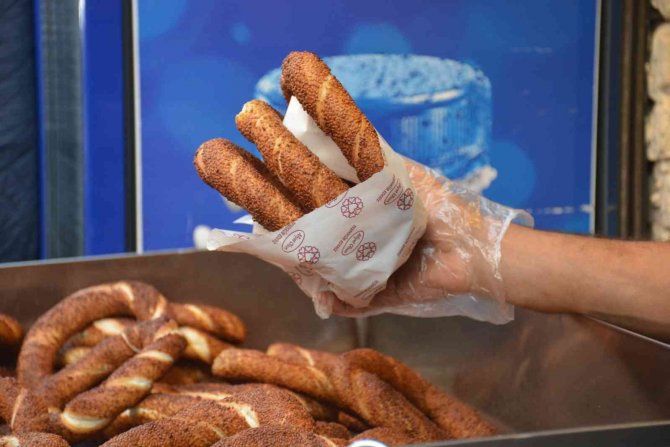 Ekmekten Sonra Simit De 2,5 Tl Oldu